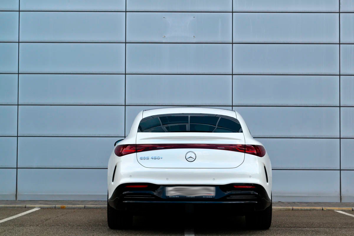 Аренда Mercedes EQS